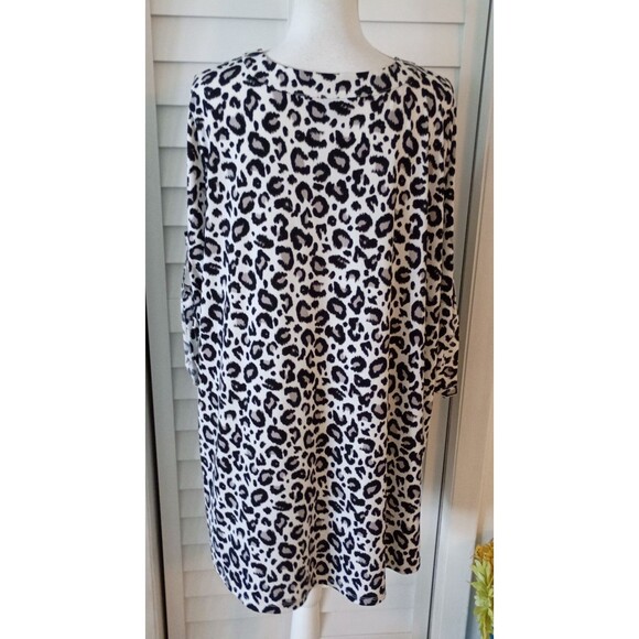Torrid Harper Womens 4X Black Gray Leopard Crepe de Chine Flutter Sleeve Blouse - Picture 6 of 11